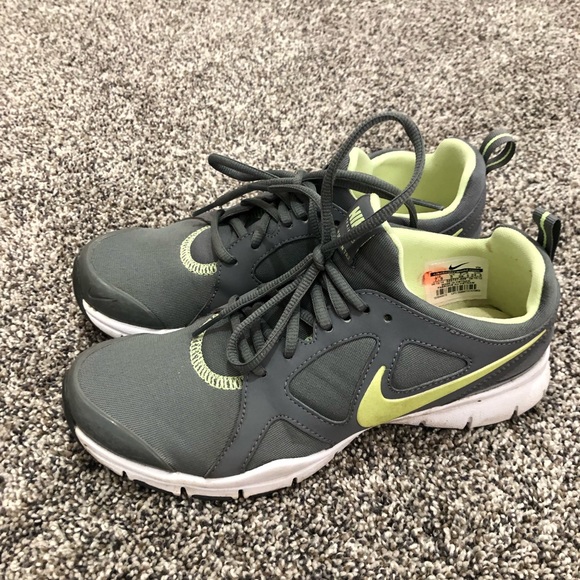 Nike Training In Season TR2 Sneakers (7.5) - Picture 3 of 7